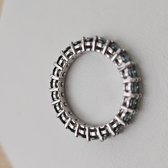 Green Moissanite Eternity Band Ring - Picture 4 of 5